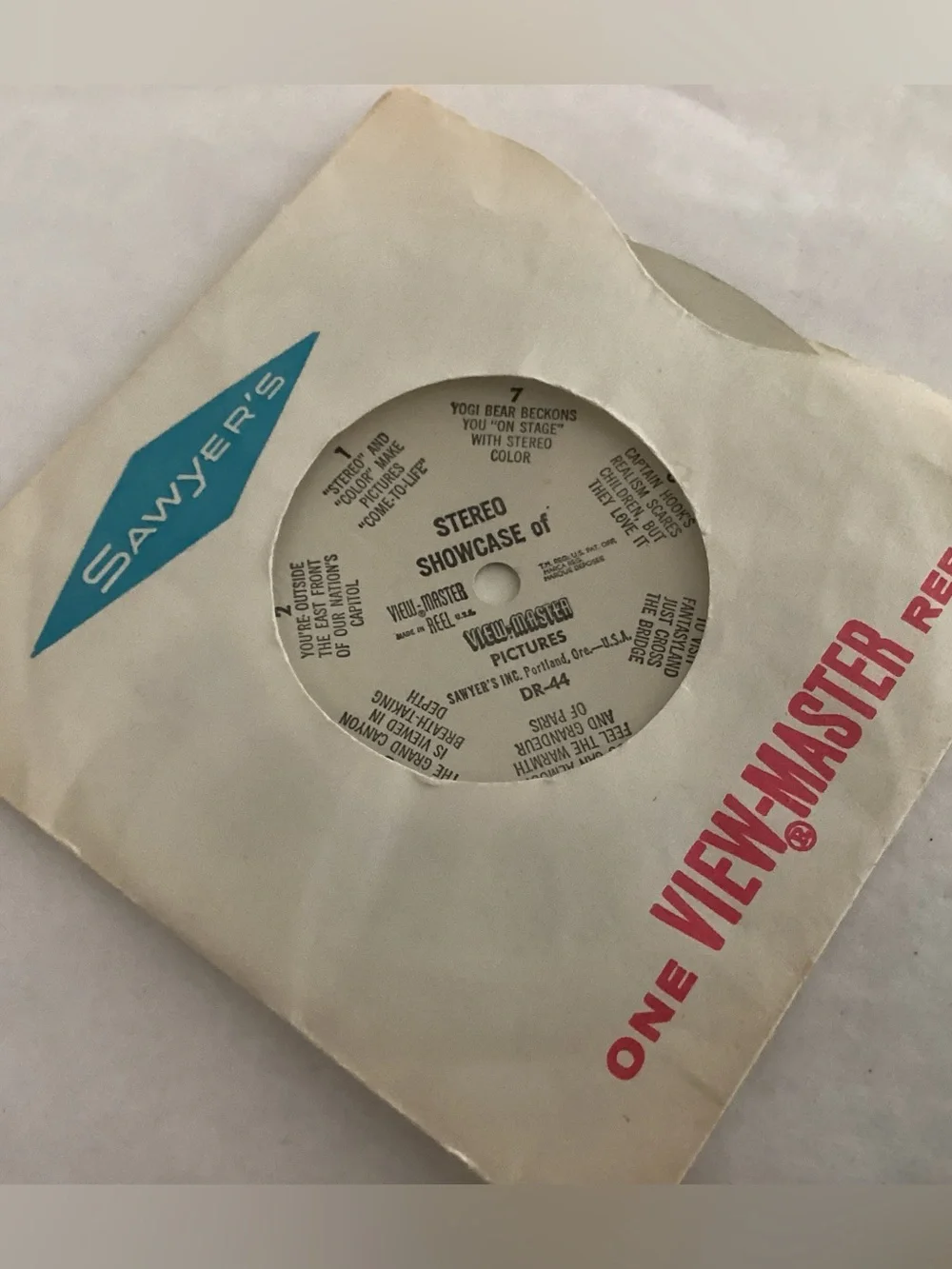 Vtg. Viewmaster Steroscope includes 47 disc’s.
